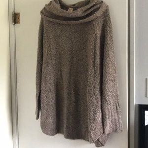 Oversized Camel sweater with turtleneck